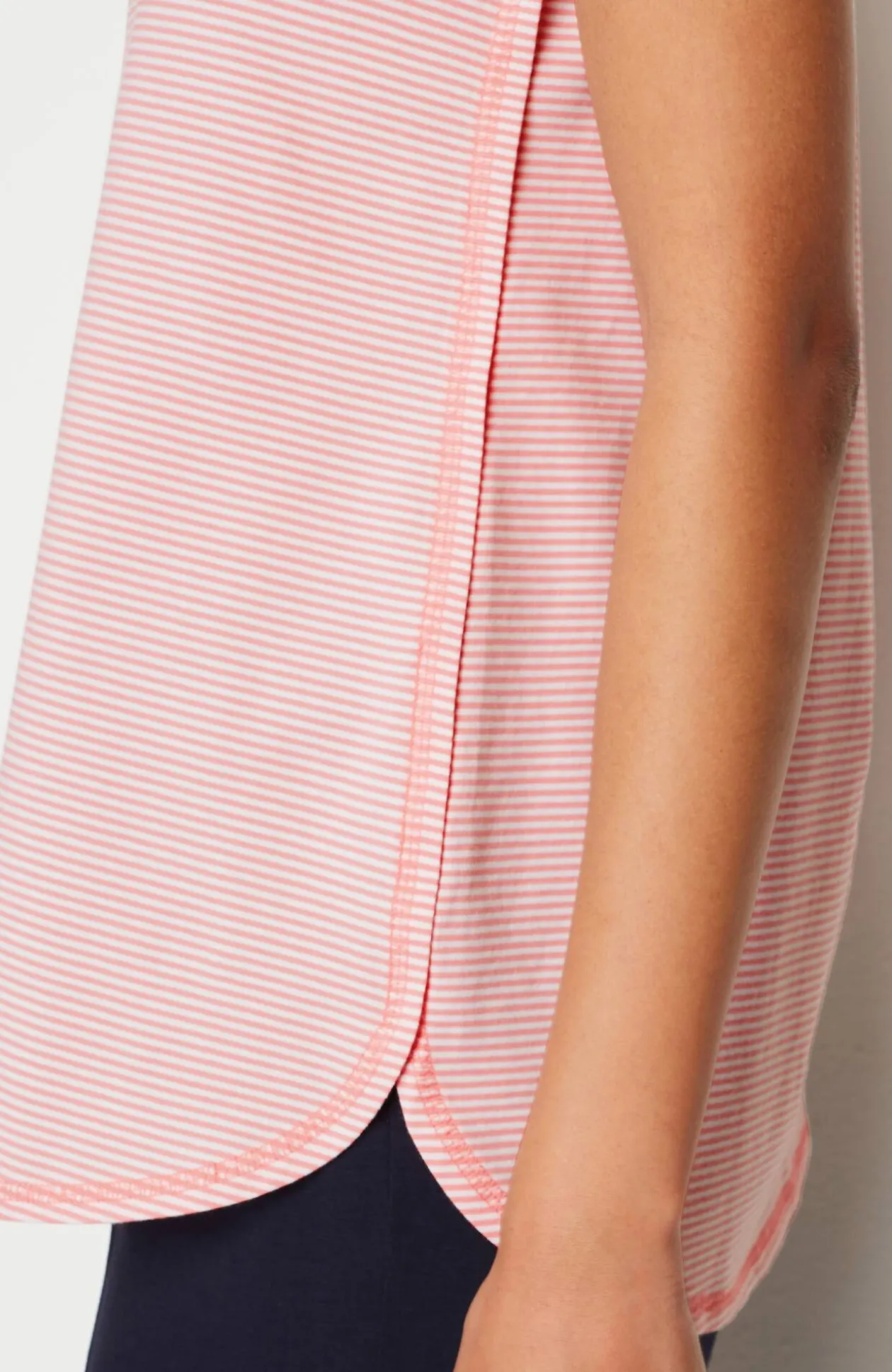 Fit Progress Shirttail Tee