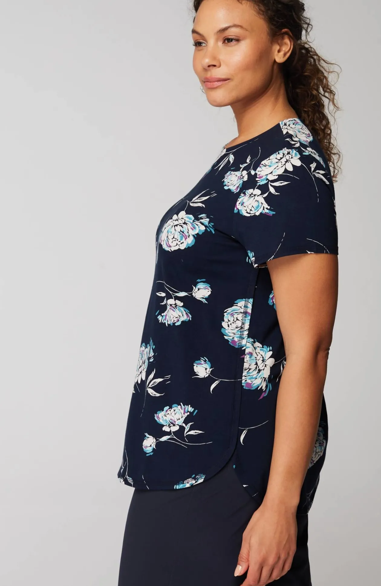 Fit Progress Shirttail Tee