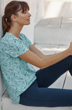 Fit Progress Shirttail Tee