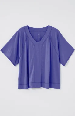 Fit Seamed V-Neck Tee