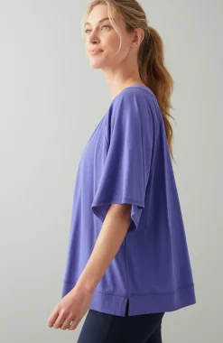 Fit Seamed V-Neck Tee