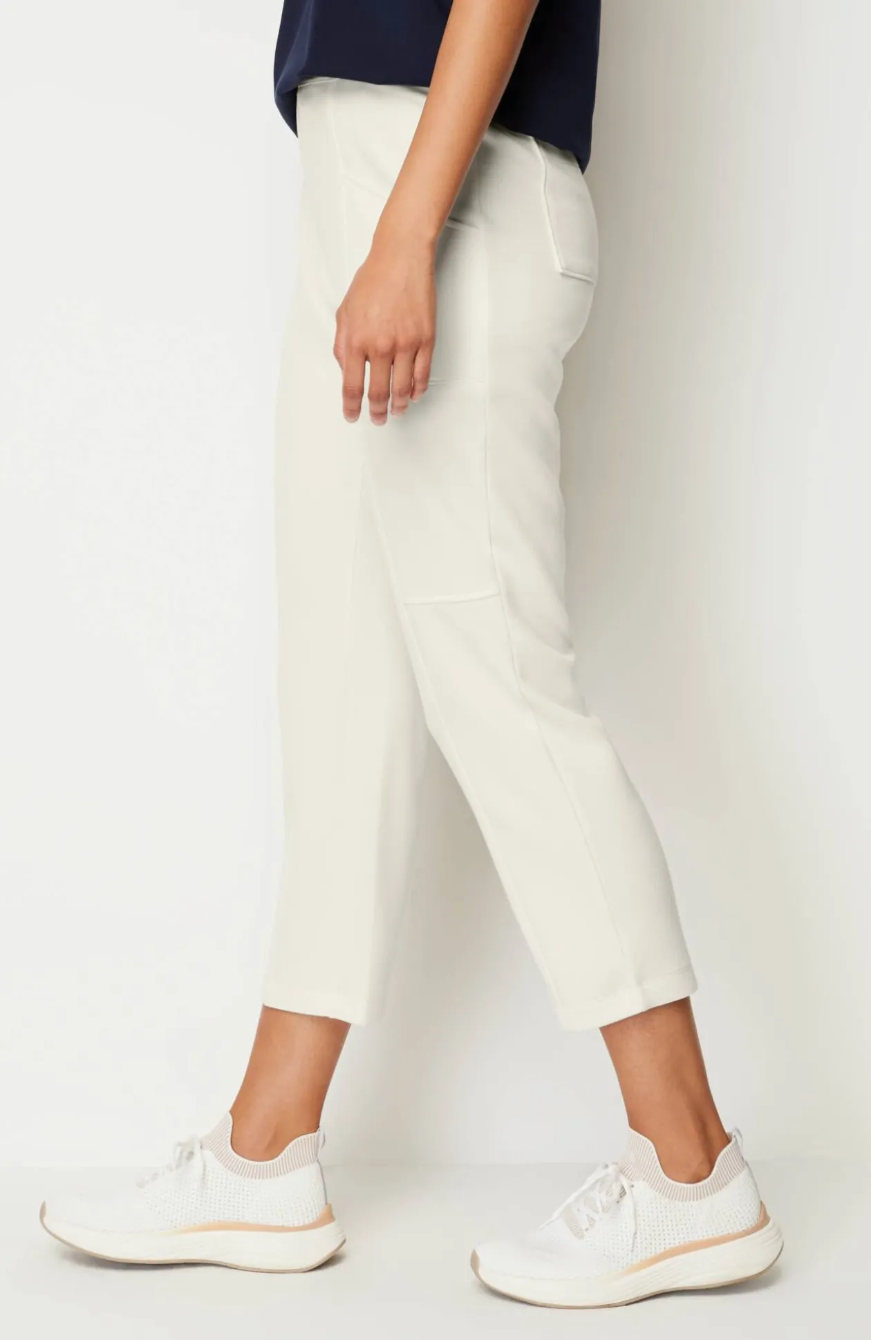Fit Sleek Double-Knit Seamed Crops