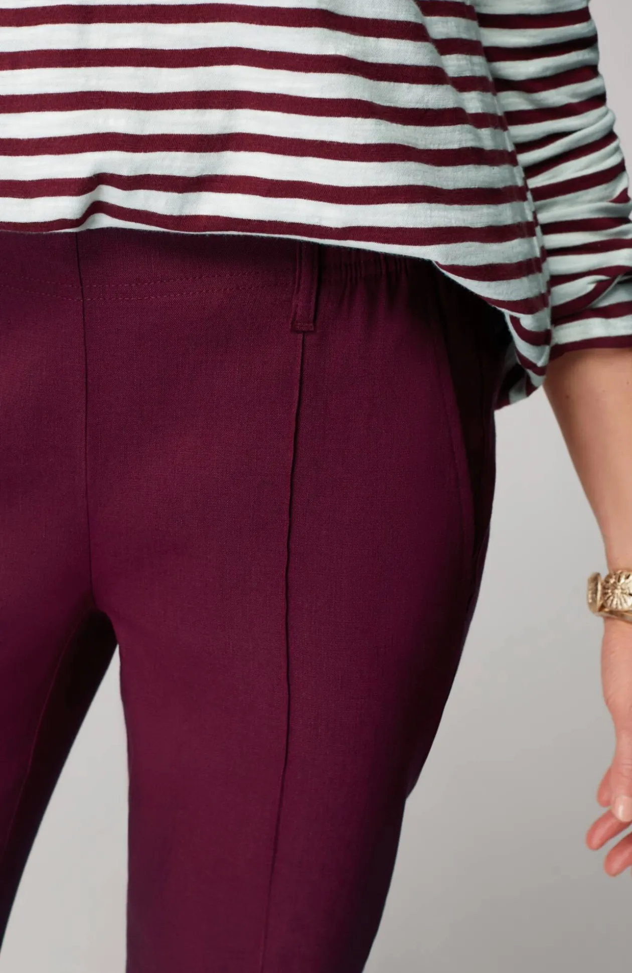 Pintucked Linen-Stretch Slim-Leg Pants