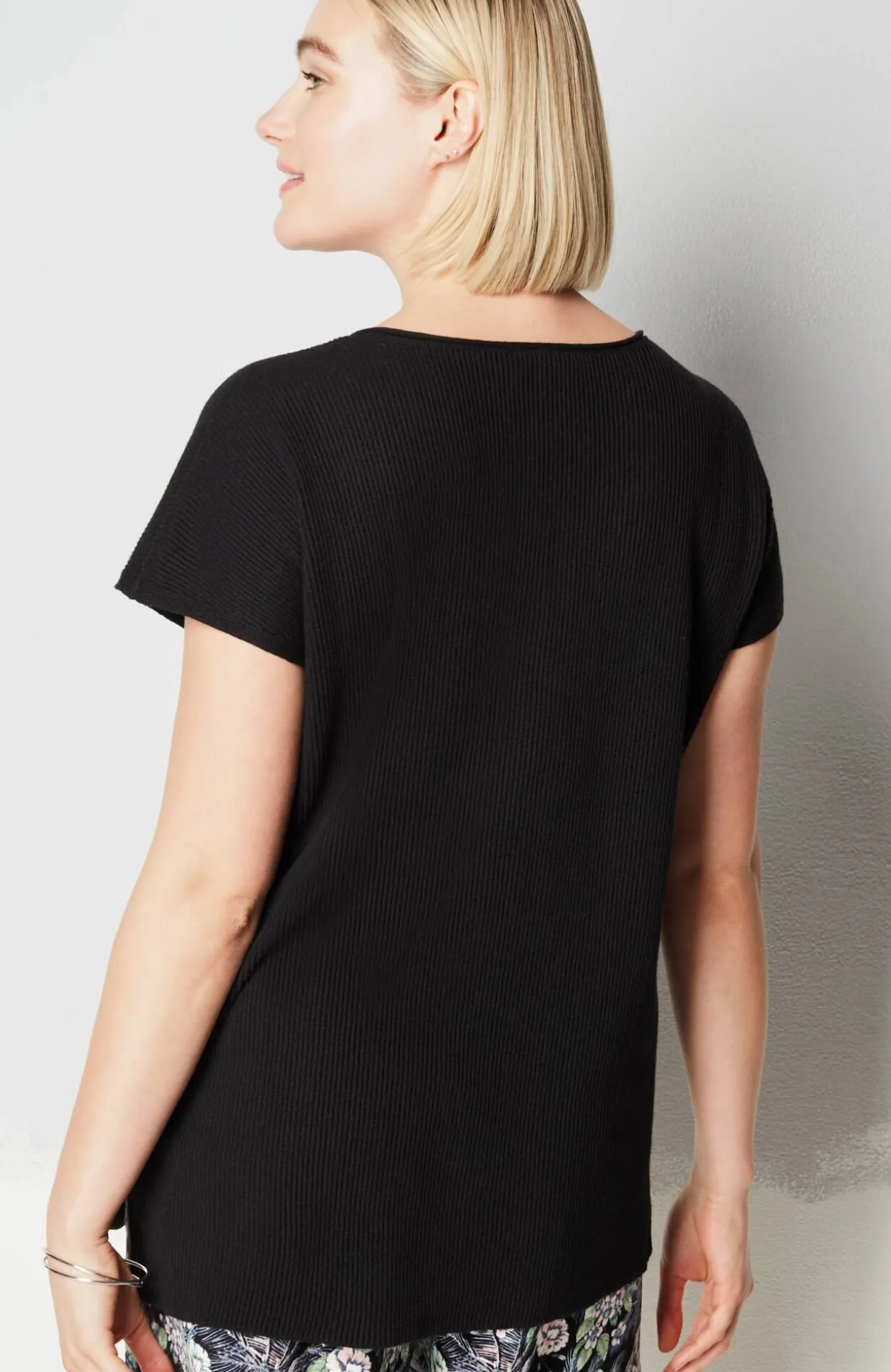 Wearever Textured V-Neck Short-Sleeve Sweater